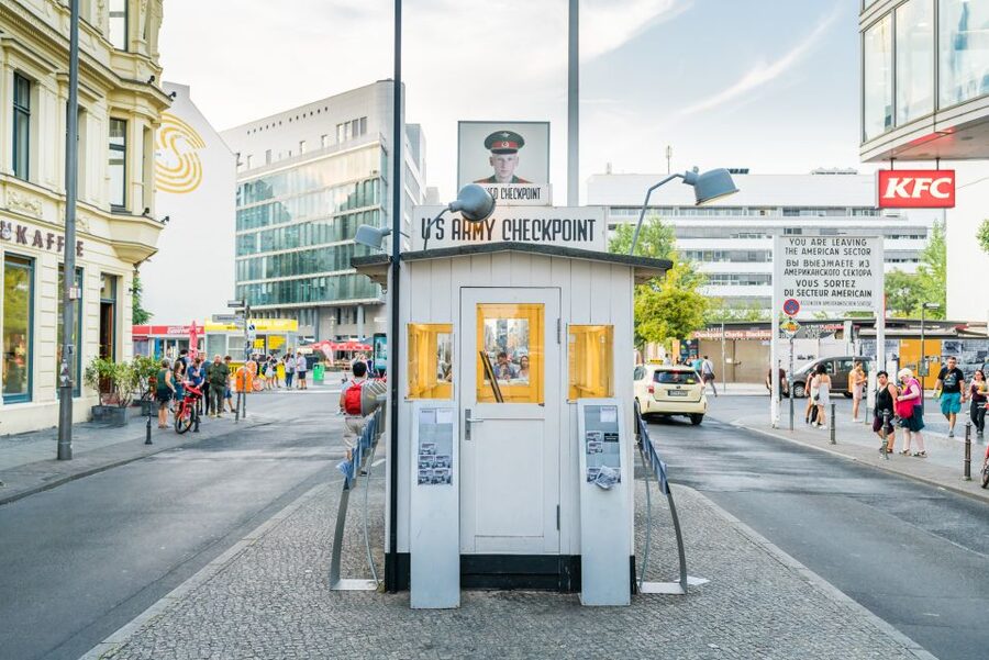 Berlin: Third Reich & Cold War Guided Walking Tour - Checkpoint Charlie: the final act of the tank standoff story