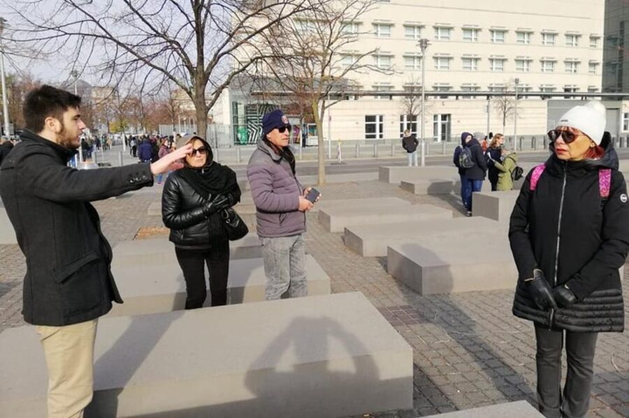 Berlin: Third Reich & Cold War Walking Tour - Checkpoint Charlie: The 1961 Standoff and 1989 Fall