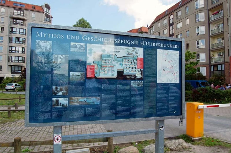 Berlin: Third Reich, Hitler, and WWII Walking Tour - Soviet War Memorial Tiergarten and the tanks at the endpoint