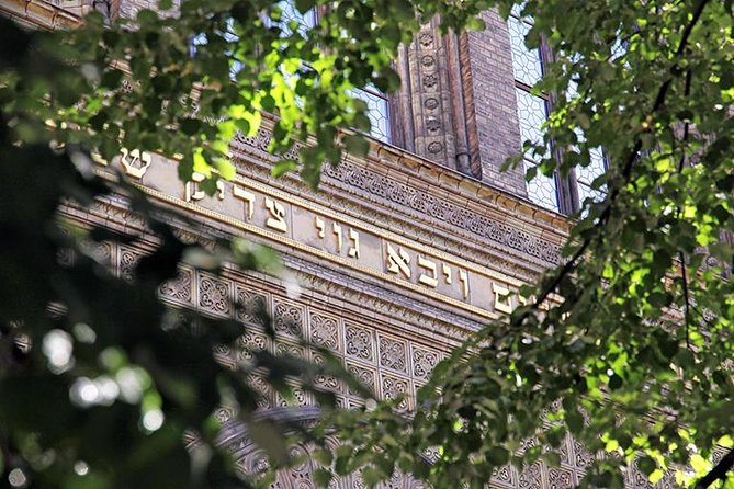 Berlin Third Reich Sites: Half-Day Walking Tour - Stop 3: Anhalter Bahnhof, deportations you can picture