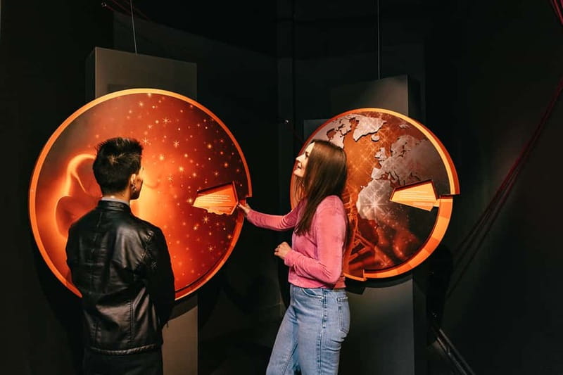 Berlin: Tickets for the BODY WORLDS Museum in Berlin - How the experience unfolds from skeleton to full body understanding