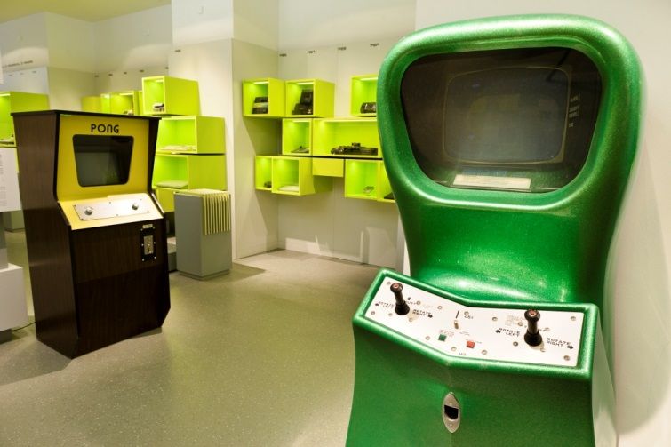 Berlin: Tickets to the Computer Games Museum - The coin-op arcade area: Donkey Kong and Space Invaders