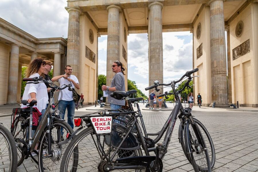 Berlin Wall History Small Group Cycling Tour - Brandenburg Gate, Potsdamer Platz, Checkpoint Charlie, and Tränenpalast