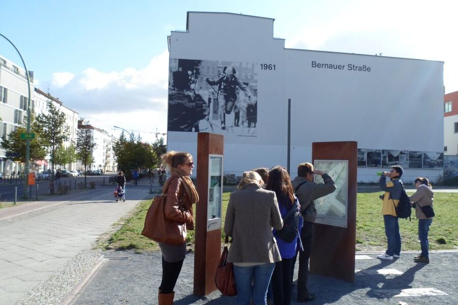 Berlin Wall: Small Group Guided Tour - Entering the Berlin Wall story at Bornholmer Straße