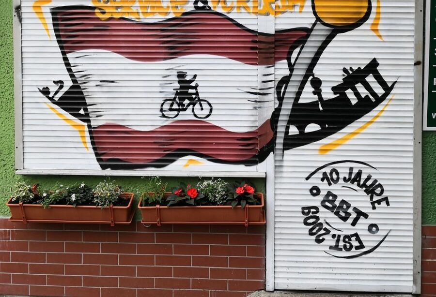 Berlin Wall: Small Group Guided Tour - Mauerpark and Schwedter Steg Bridge, where the Wall meets today’s Berlin