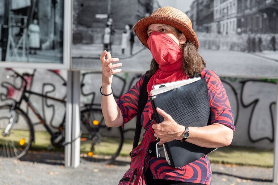 Berlin Wall: Small Group Guided Tour - Guides, pace, and how small group tours help you ask better questions