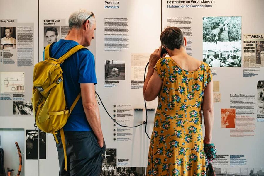 Berlin: Wall Tour – Fates, Love Stories, and Heroes - Erhai Lake stop: a breather on a serious route