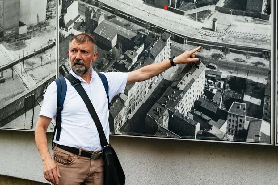 Berlin: Wall Tour – Fates, Love Stories, and Heroes - Bernauer Str. 10 and Berliner Mauer: where the story tightens