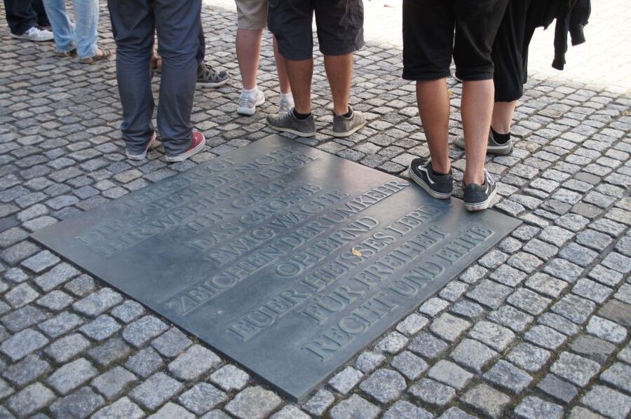 Berlín y el Nacionalsocialismo. Group Tour in Spanish - A 4-hour Berlin walk that links dates to street corners