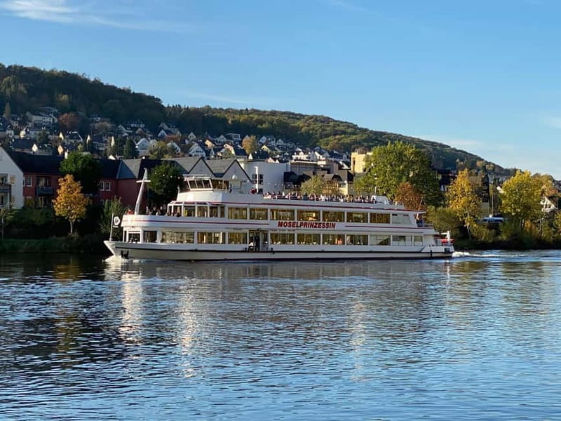 Bernkastel: 1-hour panoramic boat tour Lieser, Mülheim and back - Finding the Red Jetty Above the Road Bridge in Bernkastel