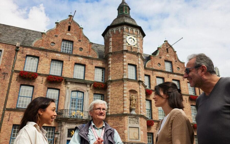 Best of Düsseldorf – The Highlight-Tour - Altstadt glimpses: the historic city without the overload