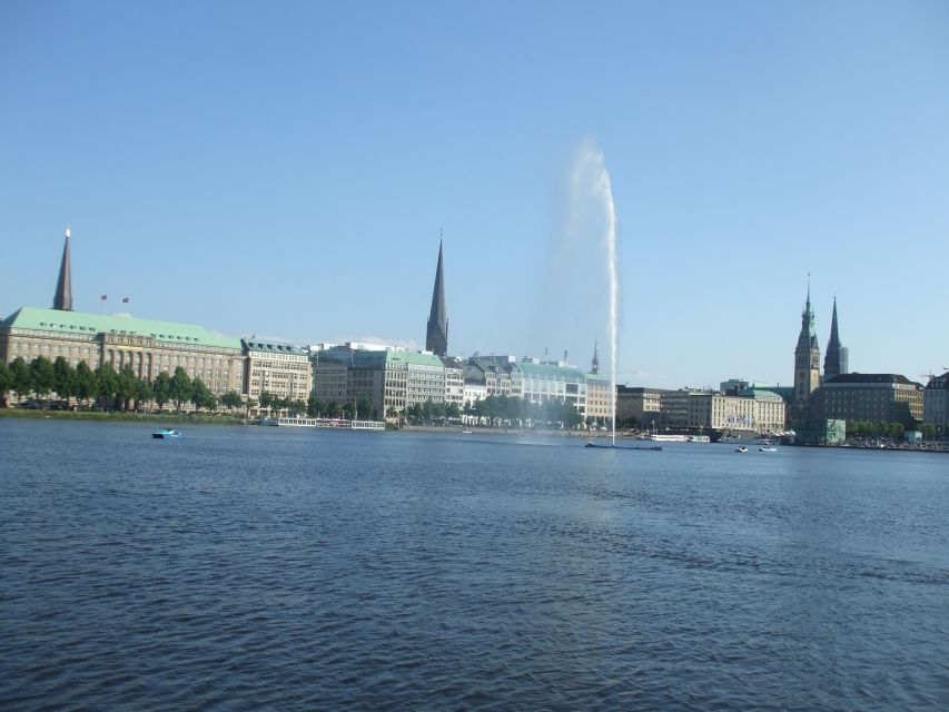 Bike tour around the Alster - Celebs, water, and nature - Uhlenhorst and the Blue Mosque: skyline framing from a surprising angle