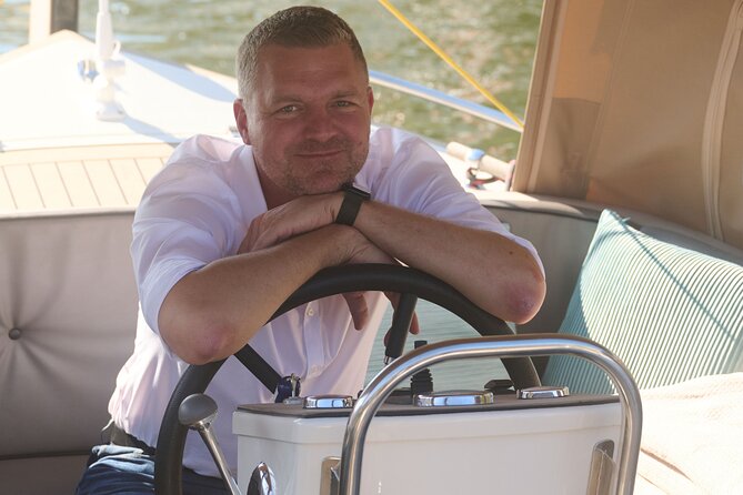 Boat trip Heidelberg Private boat with captain 1.5h to 12 guests - Stop 3: the perfect water view moment