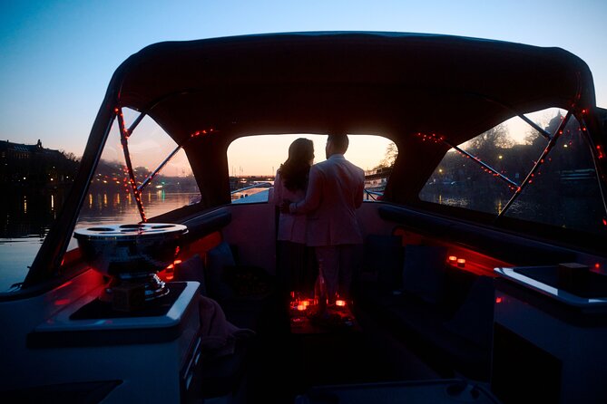 Boat trip Heidelberg Private boat with captain 1.5h to 12 guests - Music, celebrations, and using the space your way
