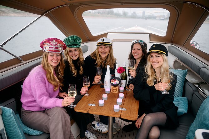 Boat trip Heidelberg Private boat with captain 1.5h to 12 guests - Your route: passing the Old Bridge by boat