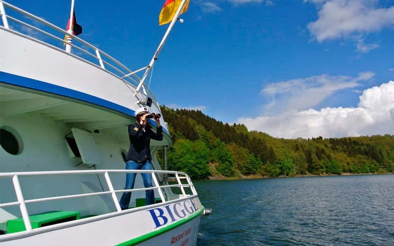 Boat trip on the Biggesee: lake romance in the Sauerland mountains! - The 3-hour plan with hop-on stops: how to use the time well