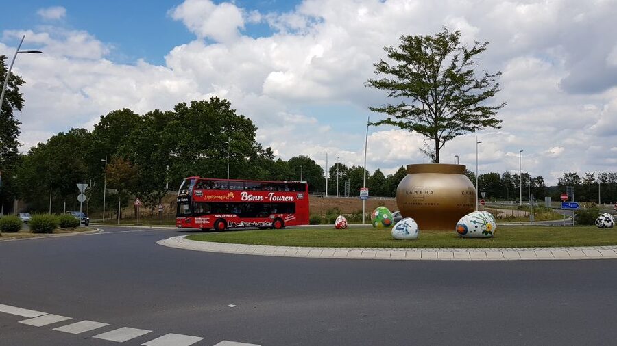 Bonn: 24-Hour Hop-On Hop-Off Sightseeing Bus Ticket - Budapester Straße and Bonner Minster: setting the scene fast
