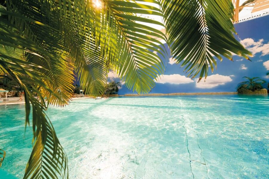 Brandenburg: Tropical Islands Resort Day Ticket - Food and drinks: budget like you are in a resort, not a cafe