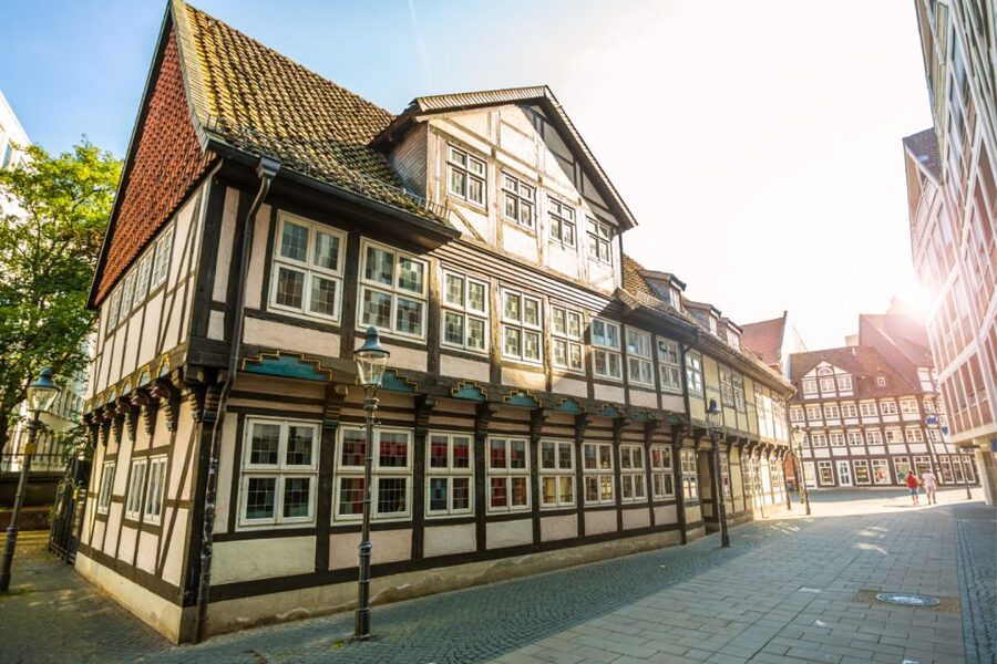 Braunschweig: Scavenger Hunt Self-Guided Walking Tour - Where Food Fits In, Without Breaking the Game