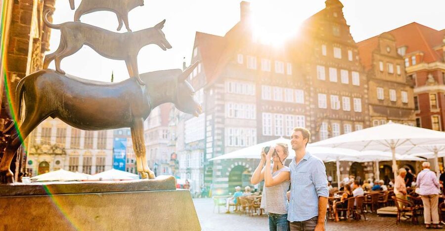 Bremen: City Center Guided Walking Tour - Where the tour starts at Glockenspiel House on Böttcherstraße