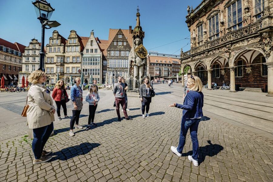 Bremen: City Center Guided Walking Tour - Böttcherstraße’s red-brick roots and Expressionist architecture