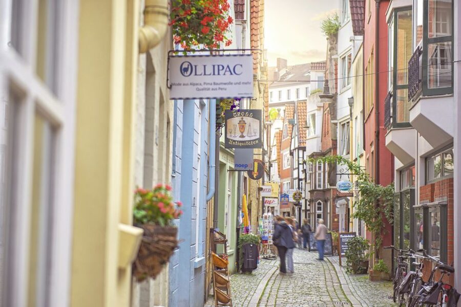 Bremen: City Center Guided Walking Tour - Guides make the difference: energy, humor, and English that lands