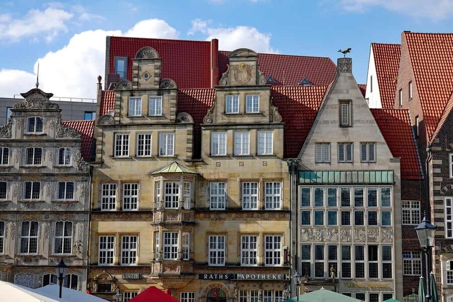 Bremen: Culinary Old Town Tour - with unique locations - What you’ll taste: more than a bite, plus Northern Lights in a Glass