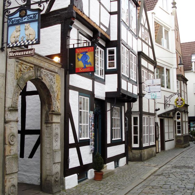 Bremen: Old Town Tour with Costumed Performer & Tour Guide - Why Bremen’s Staged Old Town Tour Works in Just 2 Hours