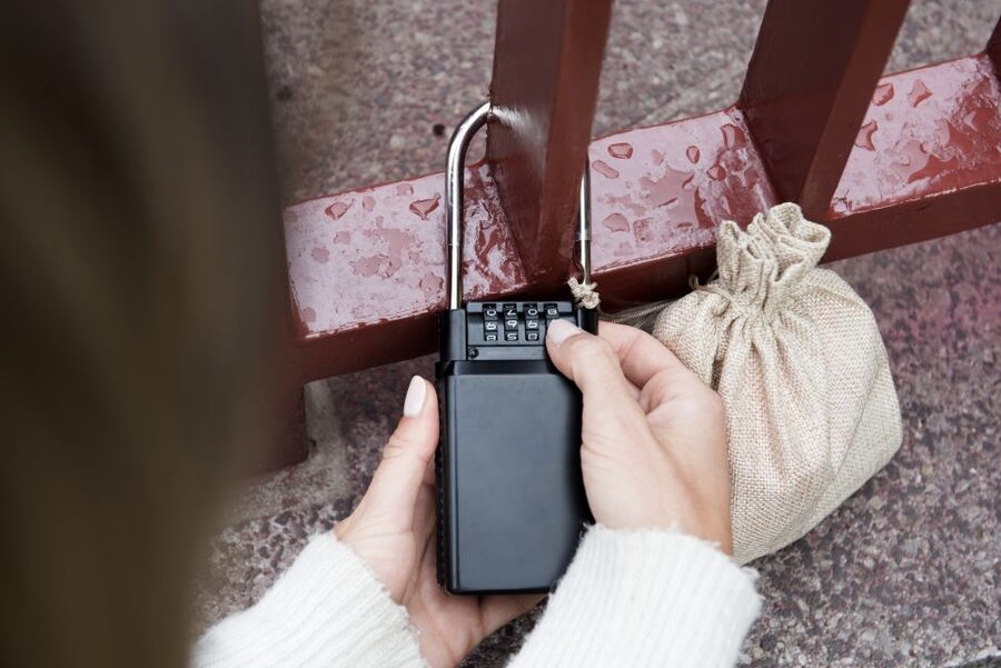Bremen: Outdoor Escape Game in the Old Town - The iPad That Runs the Game, Plus Hint Chat When You’re Stuck