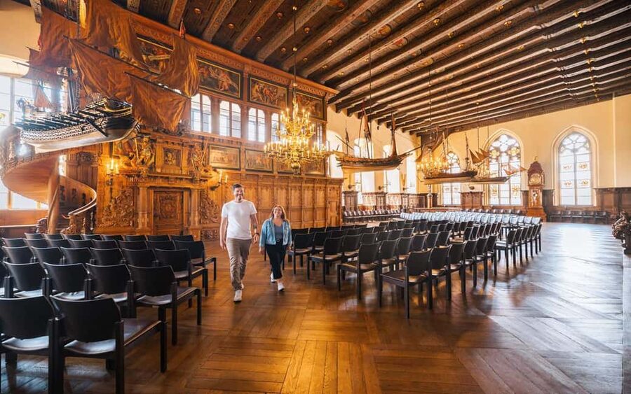 Bremen: Public Tour of the Town Hall (Tour in English) - Where You Start at the Town Hall Entrance by the Cathedral
