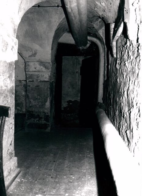 Bremen: Underground Guided Tour - Bremen’s First Underground Street, Plus the Banana Ripening Halls (Unterwelten 2)