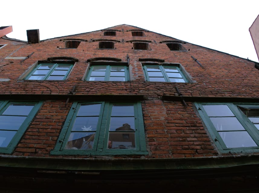 Bremen: Walking Tour of Historic Schnoor District - Half-timbered lanes near the Weser: tea room house and craft shops