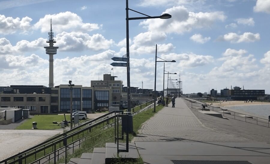 Bremerhaven: Sailor's yarn, legends and sea walking tour - What the tour is like in practice: time, groups, and effort
