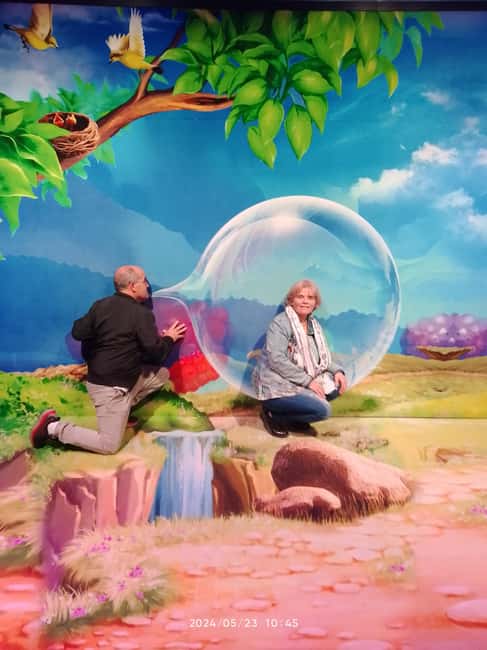 Bubble Planet Berlin: An Experience Museum for All Your Senses - VR and the hot air balloon simulator: the tech moments that change the pace