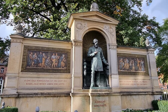 Charité Hospital Walking Tour: Exploring Berlin’s Medical History - Albrecht von Graefe’s monument: ophthalmology’s first major city spotlight