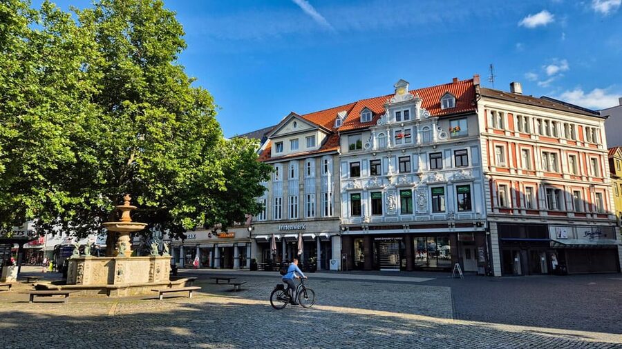 City tour Braunschweig: diverse and full of surprises. - St. Blasii Cathedral and Dankwarderode Castle: where stories survive rebuilding