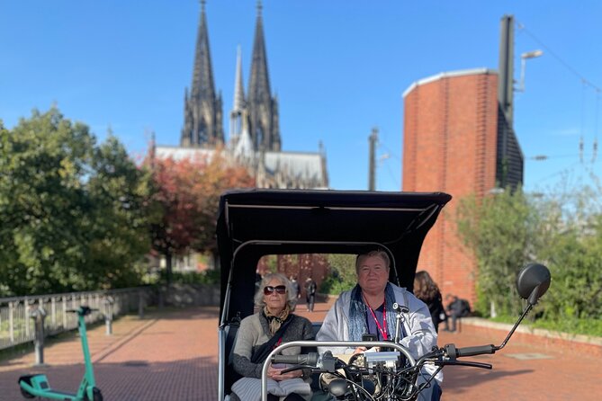 City Tour per Rikscha in Cologne - Stop 1: Cologne Cathedral, the fast-photo start that sets the tone