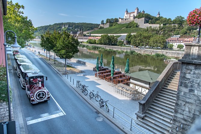 City tour through Würzburg with the Bimmelbahn - Comfort on the Bimmelbahn: Windows, Drafts, and Legroom