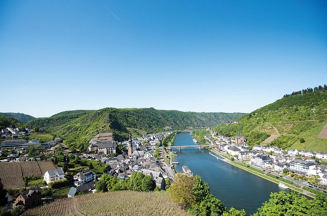 Cochem 1-Hour Sightseeing Cruise - Small boat, attentive crew: what the best reviews point to