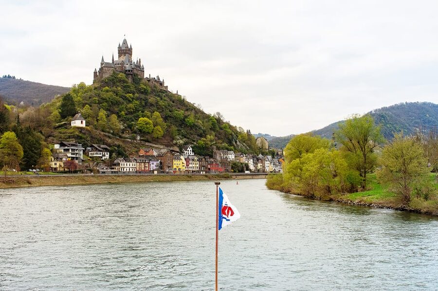Cochem: Panoramic Cruise on the Moselle River - Snacks and drinks onboard: a la carte, easy to manage, and not stressful