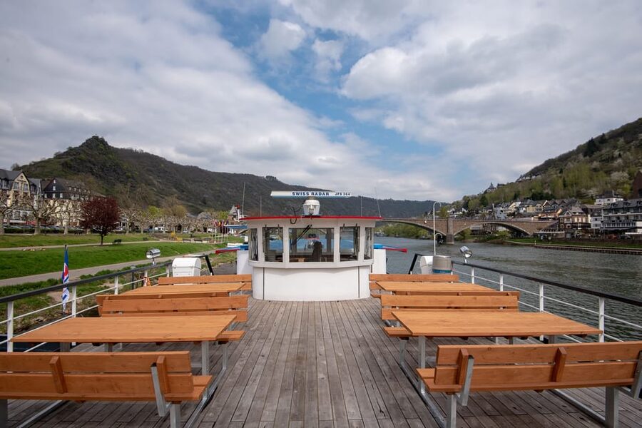 Cochem: Panoramic Cruise on the Moselle River - Seating, shade, and photos: how to get the best “moving view” moments