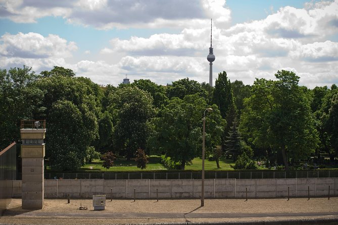 Cold War, Berlin Wall, Spies and the East Side Gallery - Mapping the Cold War from Friedrichstrasse to the murals