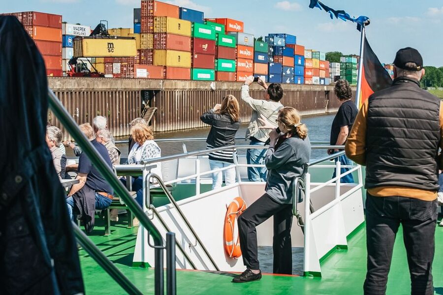 Cologne: 3-Hour Harbor Tour Cruise - Deutz and Mülheim Harbors: what changes when the port is closer