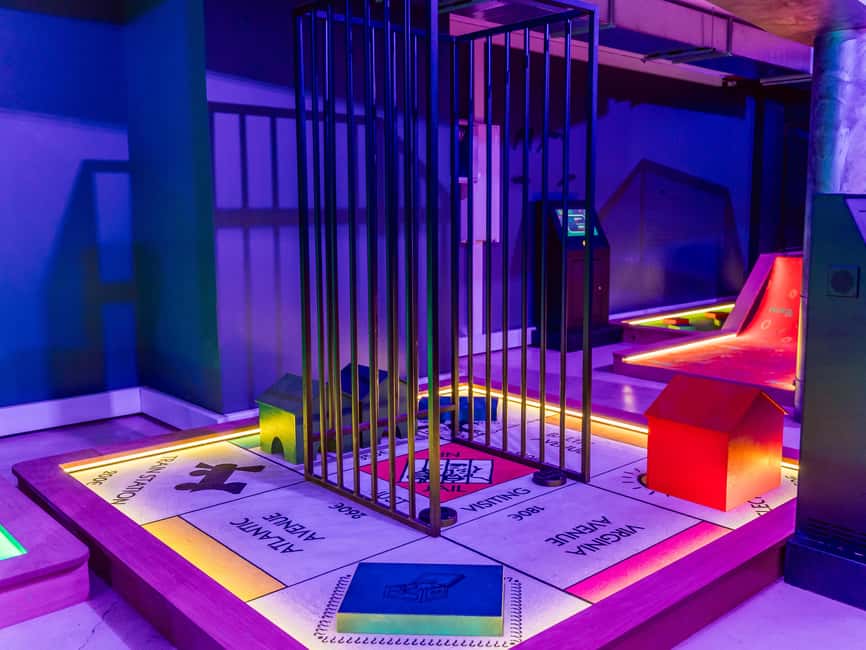 Cologne: Adventure Minigolf – Interactive tour through movie sets! - Digital Game Modes and Branching Paths, Why It Is Not Just Regular Mini Golf