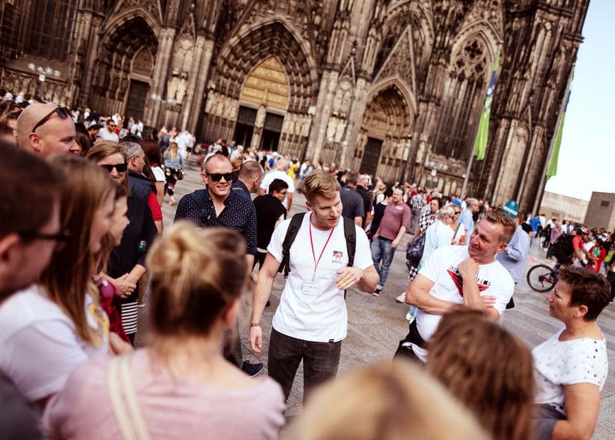 Cologne: Brewery Tour with 3 Kölsch Beer Tastings - Old Town strolling: legends between brewery stops