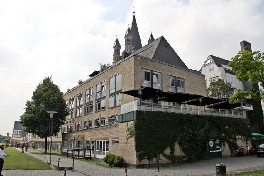 Cologne: Brewery Tour with Kölsch and Halven Hahn - The vibe shift you get in Cologne breweries