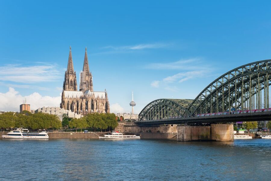 Cologne Cathedral and Old Town Tour with 1 Kölsch - Cologne Cathedral exterior: what you’ll actually do (and what you won’t)
