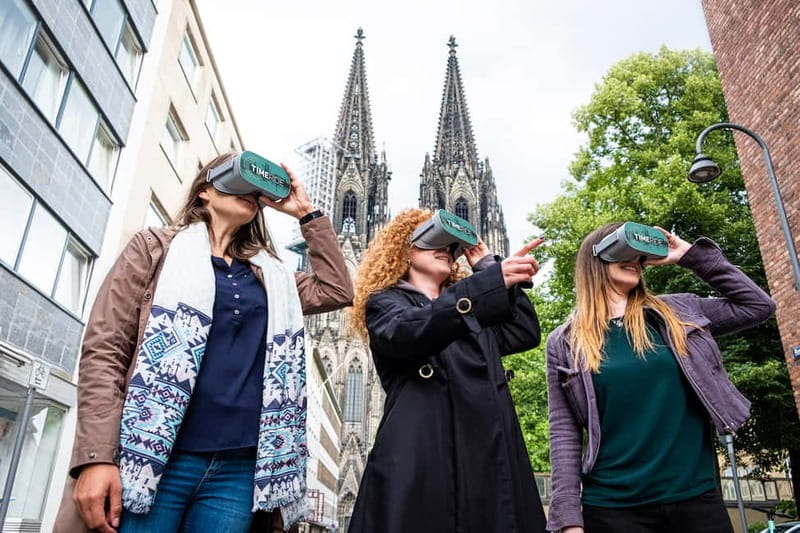 Cologne Cathedral Walking Tour around the cathedral with VR - Domherrenfriedhof VR scenes: the medieval planning story comes into focus