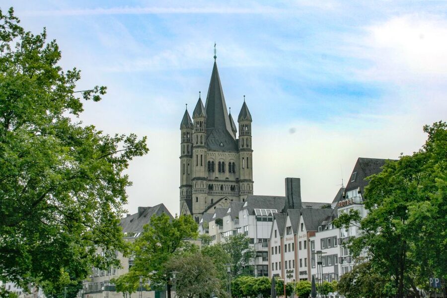 Cologne: City Highlights with Local Guide - Romans, Frenchmen, monks, bishops, merchants, and post-war rebuilding