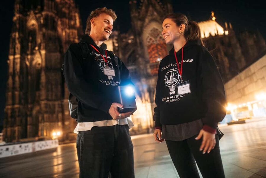 Cologne: Cologne Cathedral & Old Town in the evening – interactive tour with projector - Meeting at Römische Hafenstraße, where Roman Cologne begins